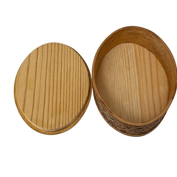 Russian Trinket Box Hand Made Birch Bark Oval Wood Ornate Church Design 3.5x2.75 - Picture 4 of 7